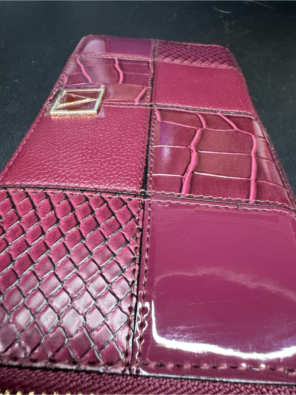 Victoria’s Secret NWT Maroon Patchwork Zip Around Wallet Gold Hardware - Picture 3 of 11